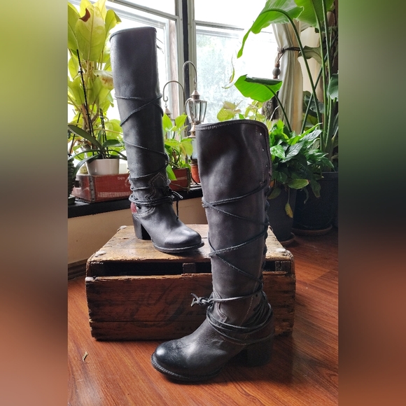Shoes - Freebird Coal Size 10 Black